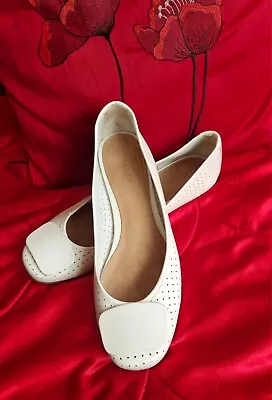 Jaeger Ladie's White Flat Shoes Size 7/ 40 • £13.99