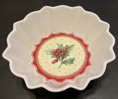 Villeroy & Boch TOYS FANTASY Small Tart Candy Fluted Bowl Holly Christmas New • $24.99