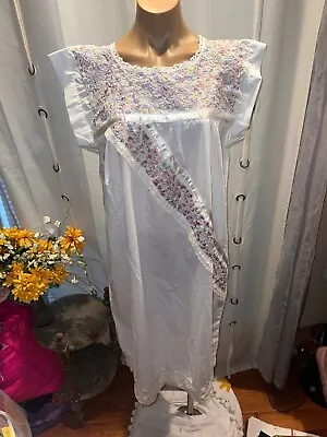 VINTAGE MEXICAN EMBROIDERED DRESS White W/PASTEL COLOR EMBROIDERY SZ M/L • $49.99