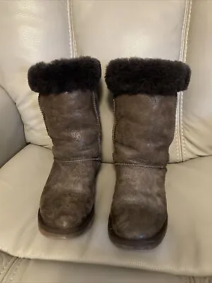 Women’s Classic Short Chocolate Brown UGGs • $45