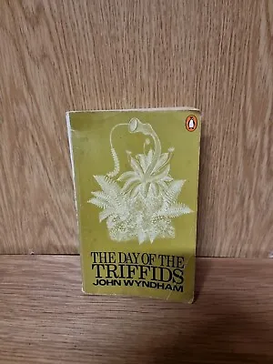 The Day Of The Triffids John Wyndham Penguin 1975 Paperback Book (2t) • £3.99