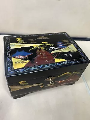 Vintage Japanese Painter Lacquered Jewellery Box Preloved With Key  • £19.99