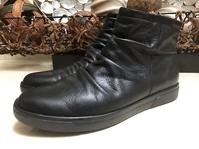 Munro Ankle Boots Sneaker Ruched Black Leather US 8 Narrow Women’s EUC‼️ • $39.99