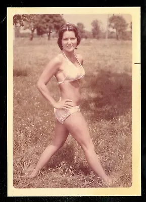 Vintage Photo PRETTY WOMAN IN BIKINI CURVY And BUSTY HANDS ON HIPS 1975 02 • $9.96