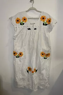 Vintage Oaxacan Mexican Embroidered White Sunflower!  Maxi Dress Size Medium M • $34.99