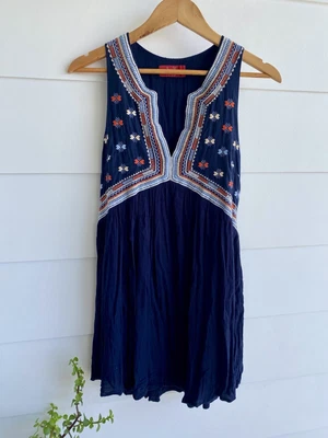 $16 • Buy Tigerlily Navy Blue Dress Size 8