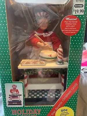 Mrs Claus Holiday Scene Musical Baking Playing Christmas Carols Figurine 1993 • $29.99