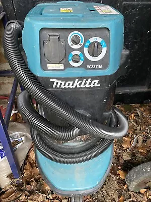 Makita VC3211M-2 M Class Dust Extractor (240v) • £199.52