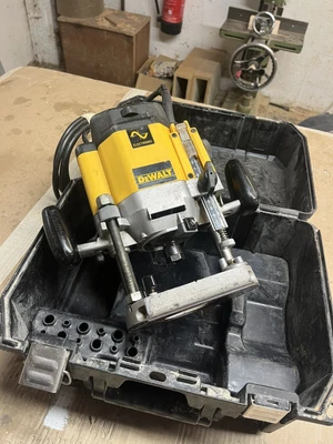 £30 • Buy Dewalt Dw625e Router 110 V With Carry Case 1/2 Inch Collet