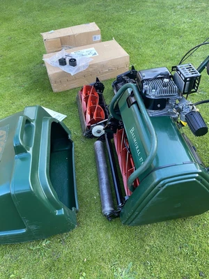 £829 • Buy ATCO BALMORAL 17S Cylinder Lawn Mower With 5 & 10 Blade Cassette & Scarifier QX
