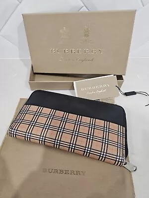 Burberry Ladies Woman Zip Purse Great Condition • $799