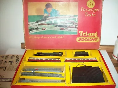 Triang Hornby R1 Train Set • £15