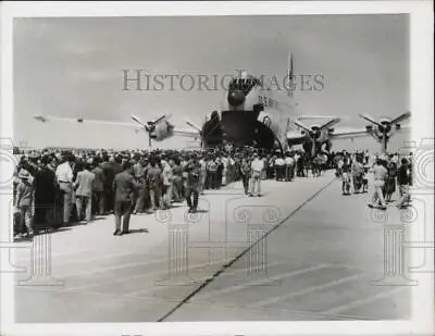 Press Photo Spanish Citizens View American C-124  Globemaster  At Torrejon Base • $19.99