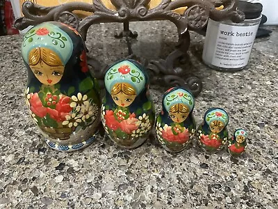 Vintage Matryoshka Russian Nesting Dolls Made In Russia Set Of 5 Handpainted • $24.99