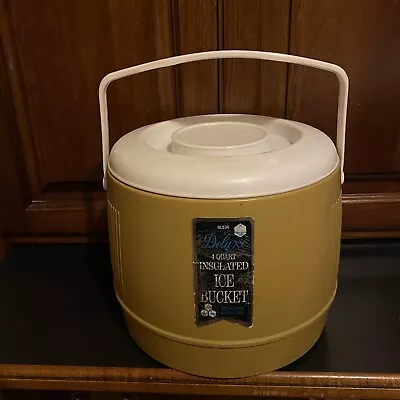 Deluxe 4 Quart Insulated Ice Bucket Bee Plastics USA BL536 Original Sticker • $16.20