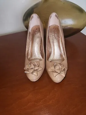 Miss Albright Women's Size 7.5 M Beige Leather Pumps Heels 3-D Star Bow • $38