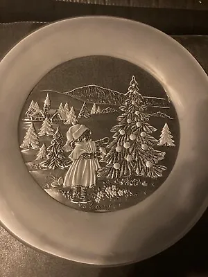 Mikasa Walther-Glas Christmas Story FrostedGlass 12 In. Serving Plate • $27.49