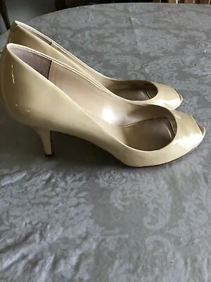 VC Signature Vero Cuoio Peep Toe Heels Size 9B • $40