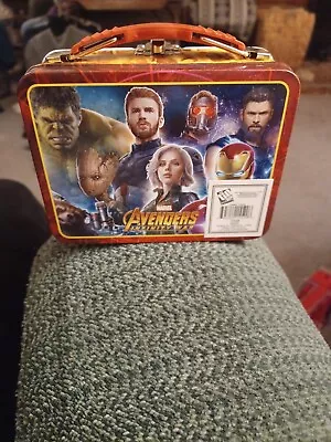 Marvel Avengers Tin Box • $10.50