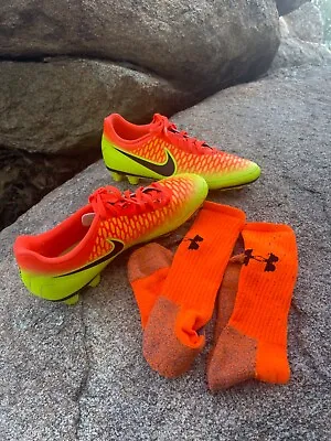 Nike Men's MAGISTA FG Orange Yellow Soccer Cleats Coordinating Socks Sz 9 • $29