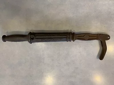 Vintage Cast Iron Bridgeport Hardware Suregrip Nail Puller No 58 • $15.99