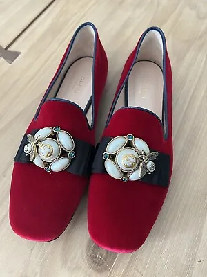$700 • Buy *New In Box* Gucci Etoile Faux Pearl Embellished Red Velvet Loafers Size 39