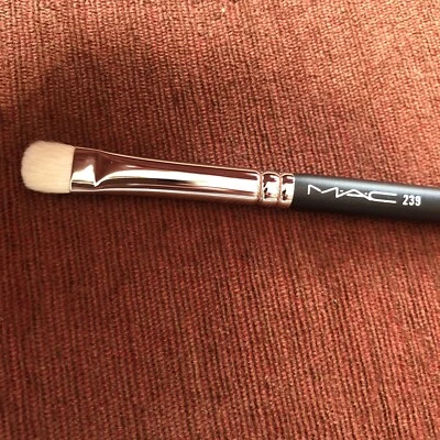 £16.50 • Buy MAC 239 Genuine & Original Eye Shader Brush
