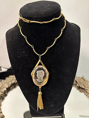 Vintage 70's Glass Intaglio Cameo Pendant Necklace Gold Tone • $29.99