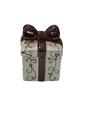 $7 • Buy Yankee Candle Present Tealight Holder Ceramic Christmas 2.5  Gift Box Red