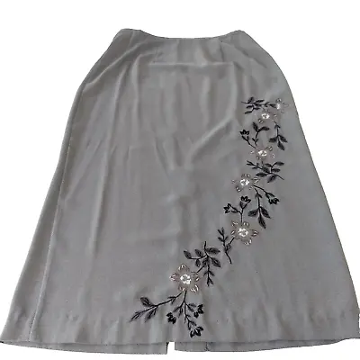 VENEZIA Women's 14 Gray Floral Embroidered 33.5  A-Line Style Skirt Back Slit • $14.99