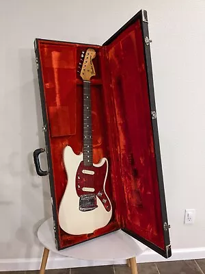 Vintage Fender Mustang Musicmaster Bronco Duosonic Red Lining Guitar Case • $299.99