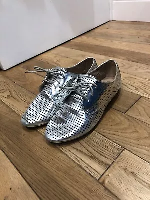 London Rebel Festive Silver Metallic Shoes Lace-up Flats Brogues W/ Perforations • £7.50