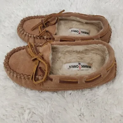 Minnetonka Girls Thunderbird Tan Leather Flux Fur Casual Moccasins Size 10 • $29.99