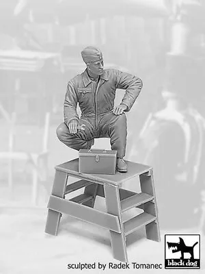 Black Dog 1/32 German Luftwaffe Mechanic Personnel 1940-1945 WWII No.6 F32124 • $23.97