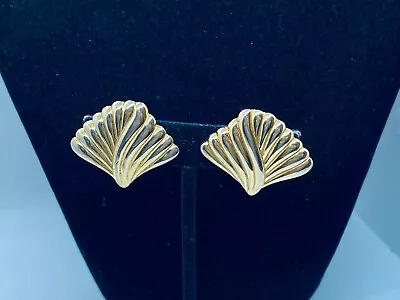 Vtg. Monet Shiny Wavy Gold Tone Fans Feathered Clip On Earrings 383 • $0.99