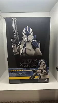 Hot Toys Star Wars: The Clone Wars 1/6 501st Battalion Clone Trooper • $215