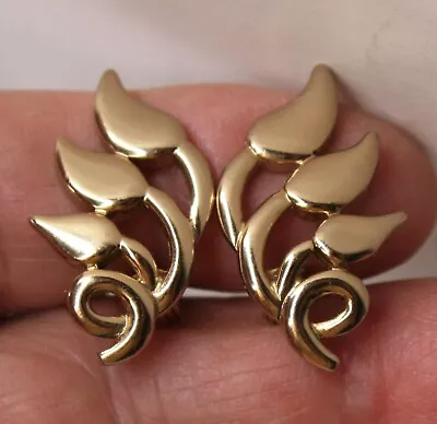 Vintage MONET Signed Light Gold Tone Floral Design Earrings Clip-on • $17.99