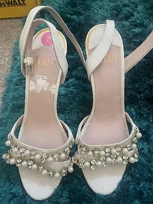 Faith Shoes 5 Used Sandals Silver Gems Missing  • £5