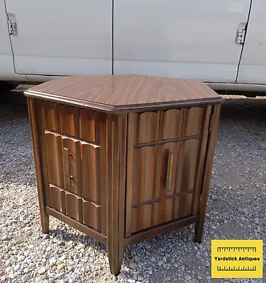 Mid Century Walnut Formica Top End Table / Side Table By Mersman (ET218) • $359.10