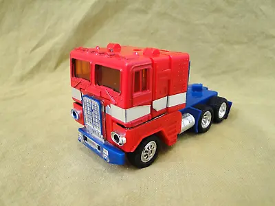 DAMAGED Vintage 1992 G2 Transformers Optimus Prime Action Figure • $15.99