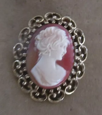 Vintage Carved Cameo Brooch/Pin On Gold Tone Metal Filigree Base • $9.99