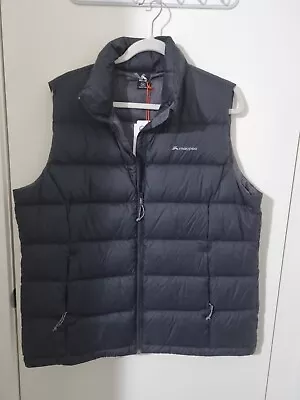 Macpac Vest Size 18 • $90
