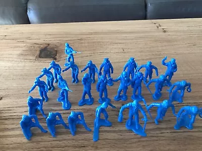 MARX LIKE LOT Of 24 Plastic Toy Soldiers • $10