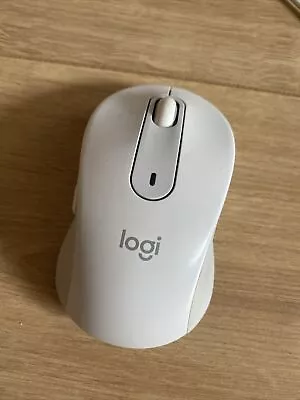 Logitech SIgnature M650 Wireless Mouse - Off-White ***Right Click Not Working*** • £0.99