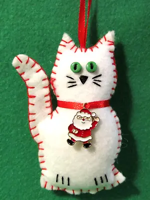 *hand Made* 1 X Felt White Cat With Santa Charm Christmas  Decoration.. • £2.95