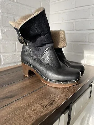 Ugg Amoret Leather Suede Sheepskin Shearling Lined Clog Women Black Boots Sz 9 • $59