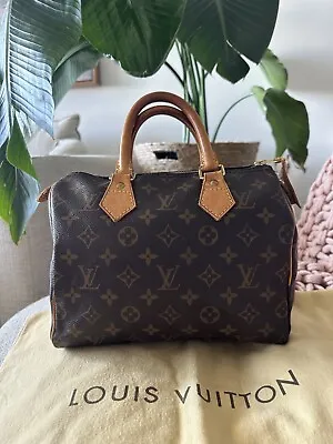 $699 • Buy Auth Louis Vuitton Speedy 25 Monogram Boston Bag