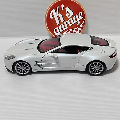 AUTOart 1/18 Aston Martin One-77 Morning Frost White Signature 70244 • $300