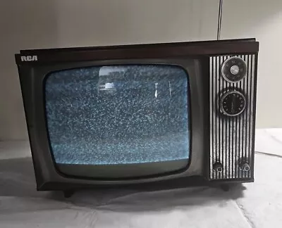 Vintage RCA TV 80'S  • $75