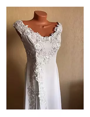 Vintage Long White Wedding Dress 90s Floral Applique • $80